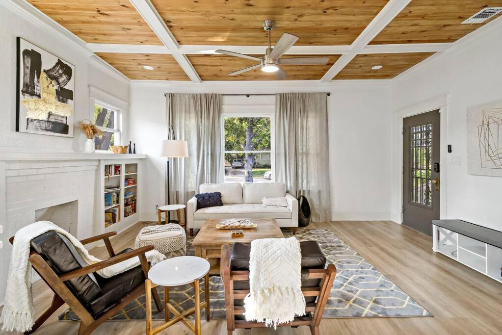 Urban Elegance Retreat Villa San Antonio Bagian luar foto