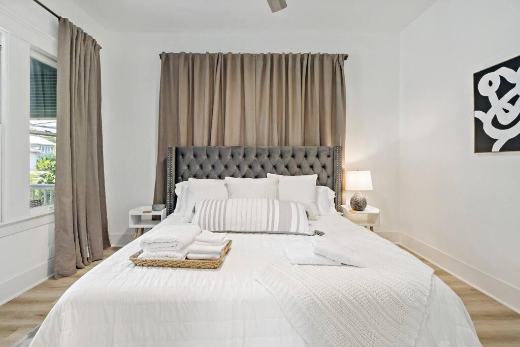 Urban Elegance Retreat Villa San Antonio Bagian luar foto