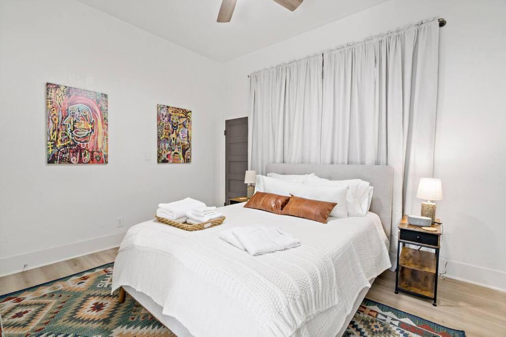 Urban Elegance Retreat Villa San Antonio Bagian luar foto