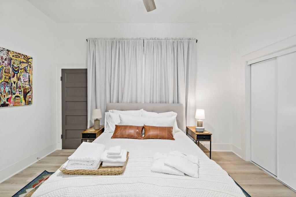 Urban Elegance Retreat Villa San Antonio Bagian luar foto